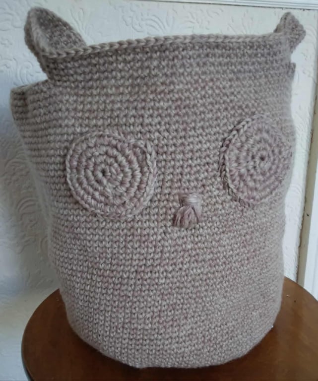 Crochet owl bag circumference 28 ins (71 cm) wool