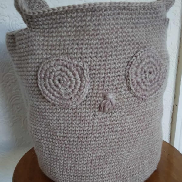 Crochet owl bag circumference 28 ins (71 cm) wool