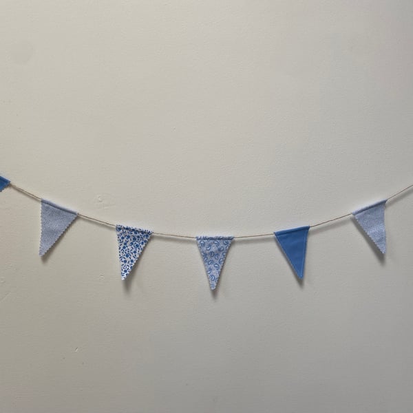 Mini Blue Bunting (697)