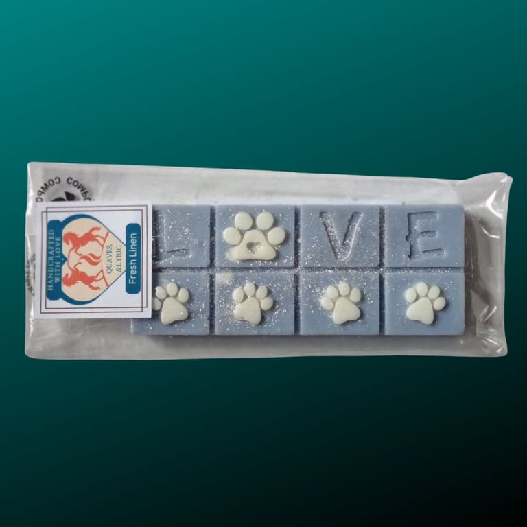 Scented Soy Wax Melt Bars Two Tone Love Paws Design Fresh Linen 55g