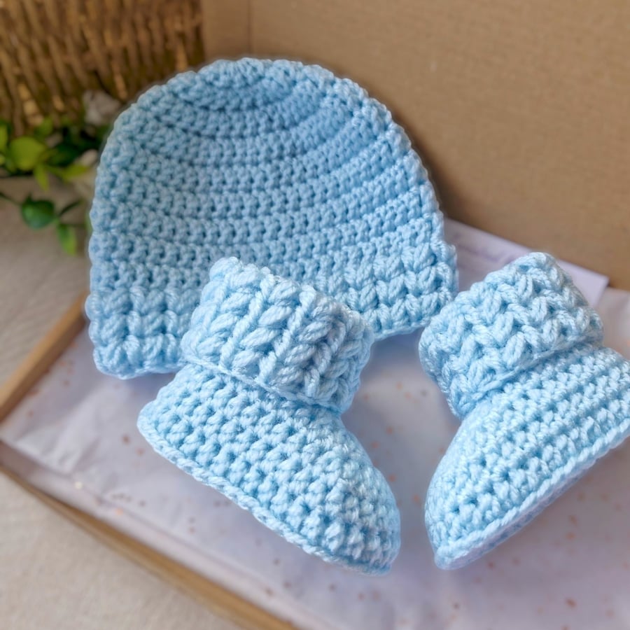 Crochet Baby Hat & Booties Set - Baby Shower Gift 0–6 Months