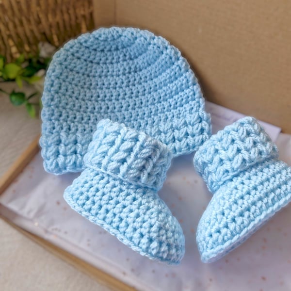 Crochet Baby Hat & Booties Set - Baby Shower Gift 0–6 Months