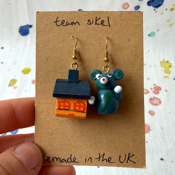 House and Mouse Naive Christmas Earrings - Old Stock - Super Seconds