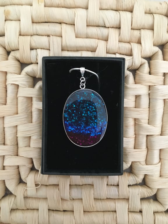 Beautiful Tri-Colour Oval Pendant