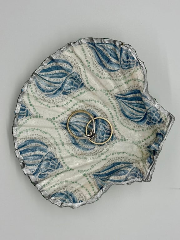 Scallop shell trinket dish - seaside themed