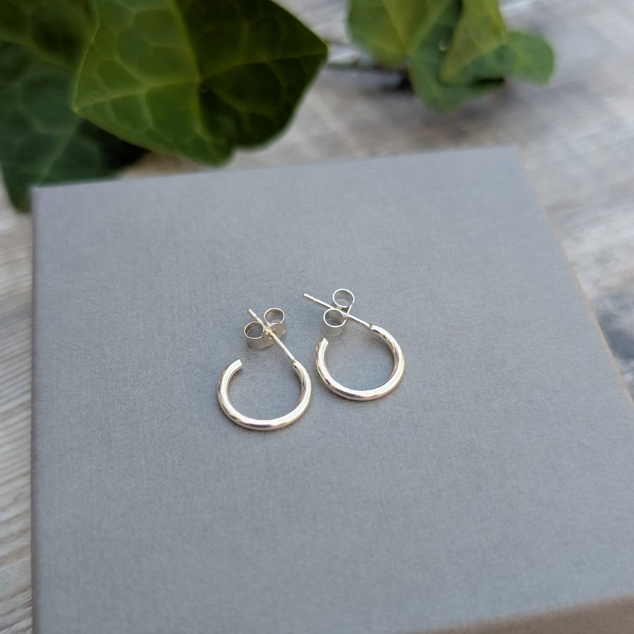 Sterling Silver Small Smooth Hoop Earrings – JBJ1105