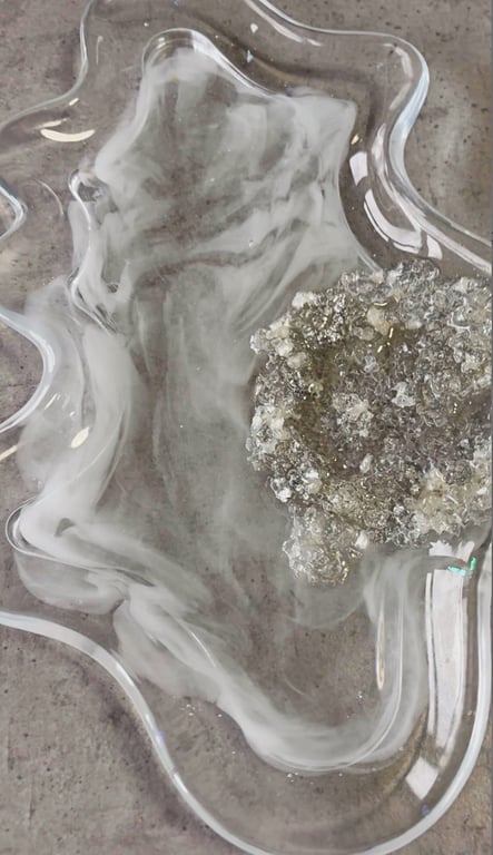 Handcrafted Crystal Vein Resin Bowl