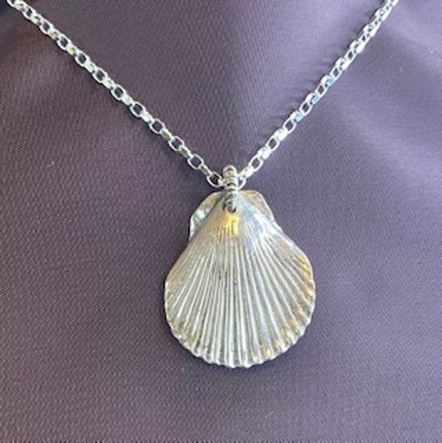 Silver and Pearl Sea Shell Pendant