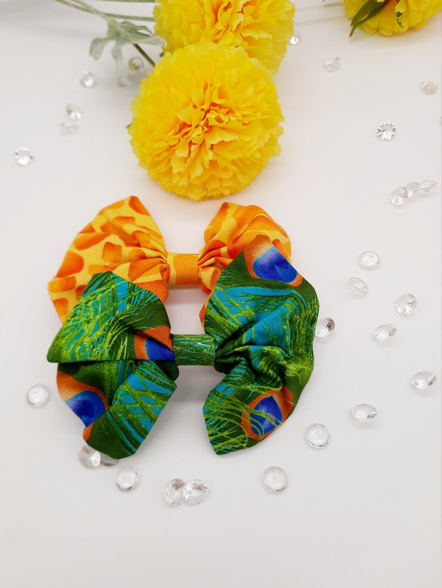 Clip on hair bow set, peacock and yellow giraffe cotton fabric.  