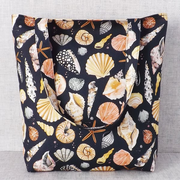 Tote bag, shopping bag, beach bag, shells.