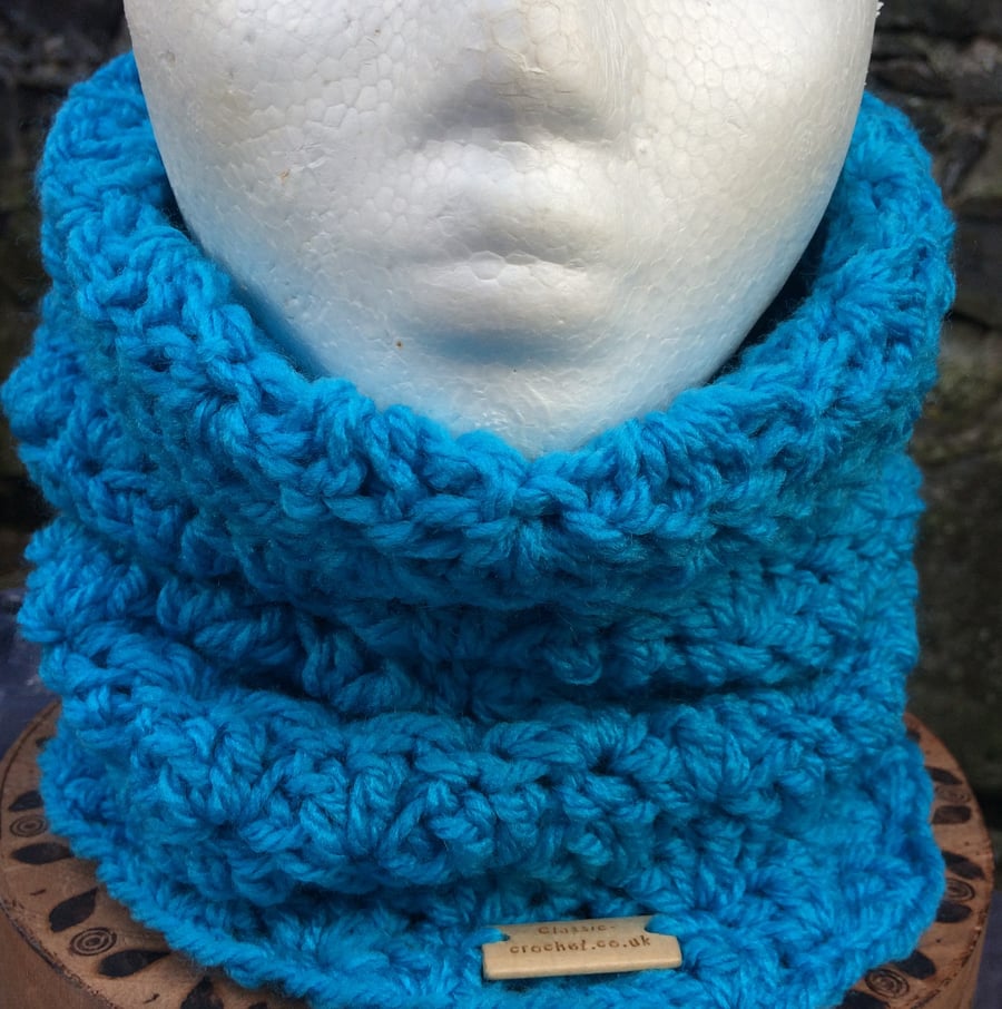 Ladies crochet snood