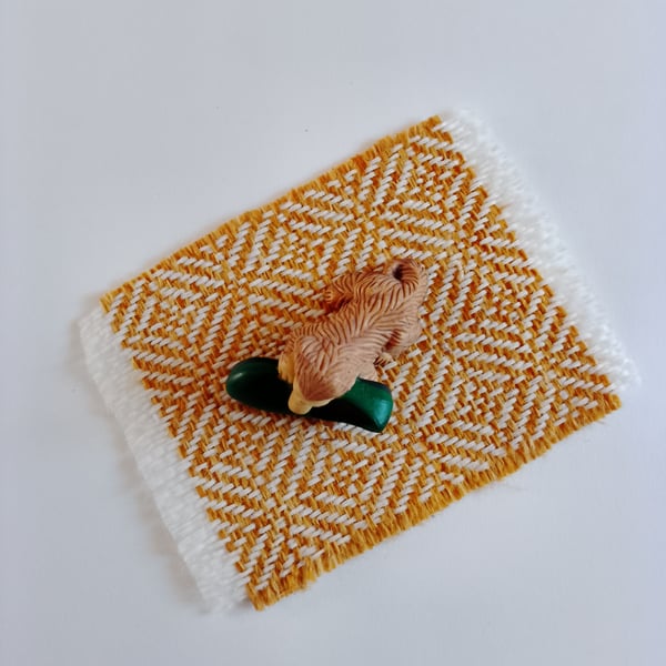Handmade dolls house miniature rug yellow white pattern fringe 1:12