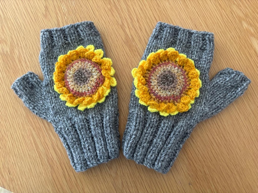 Hand Knitted Grey Fingerless Gloves With Large Crochet Sunflower (J143)