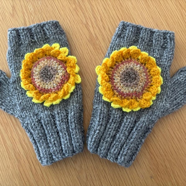 Hand Knitted Grey Fingerless Gloves With Large Crochet Sunflower (J143)