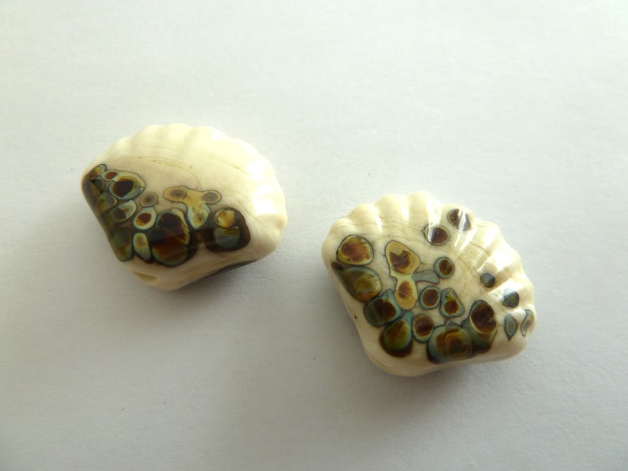 Ivory shells lampwork glass bead