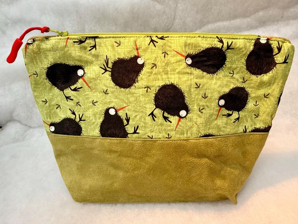 Kiwi bird - Large zipped pouch for toiletries, makeup, shaving kit, art etc...