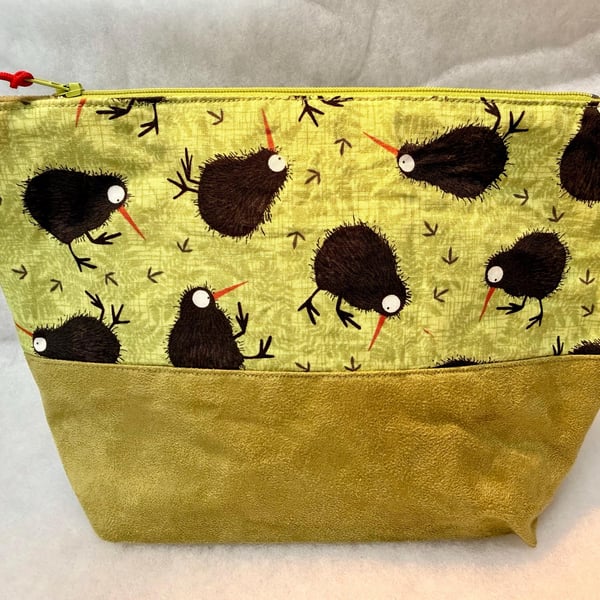 Kiwi bird - Large zipped pouch for toiletries, makeup, shaving kit, art etc...