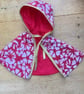 Red patterned cloak with gold trim - Image 3