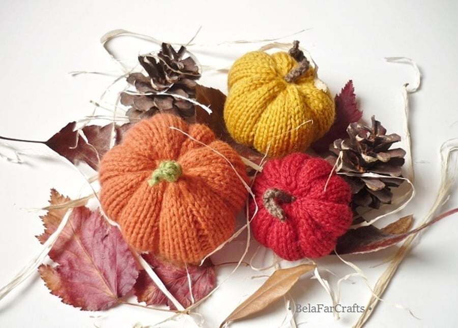 Farmhouse squashes - Fall wedding table - Knitted wreath pumpkins