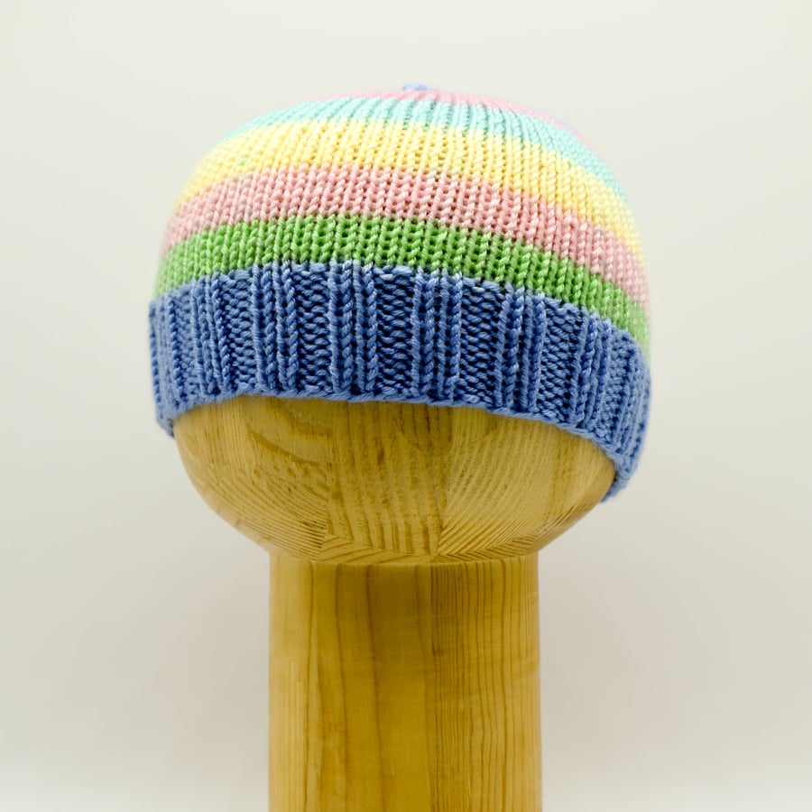 Hand Knitted hat in pastel stripes - Newborn