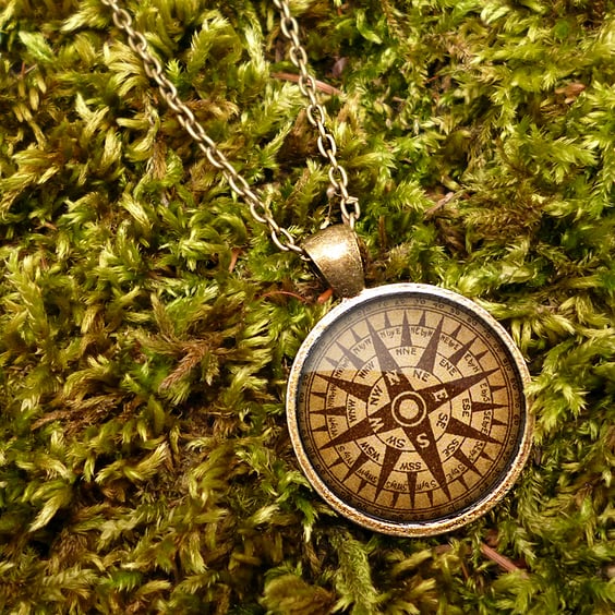 Compass No.1 Large Necklace (DJ03)