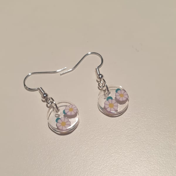 Round daisy resin earrings