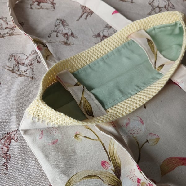 Tote bag