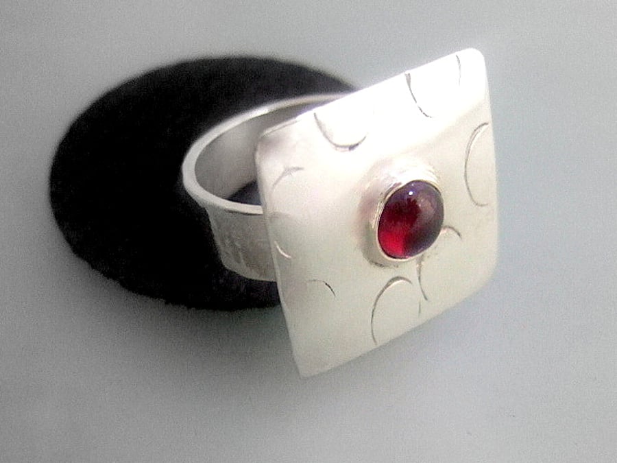 Garnet stone set ring