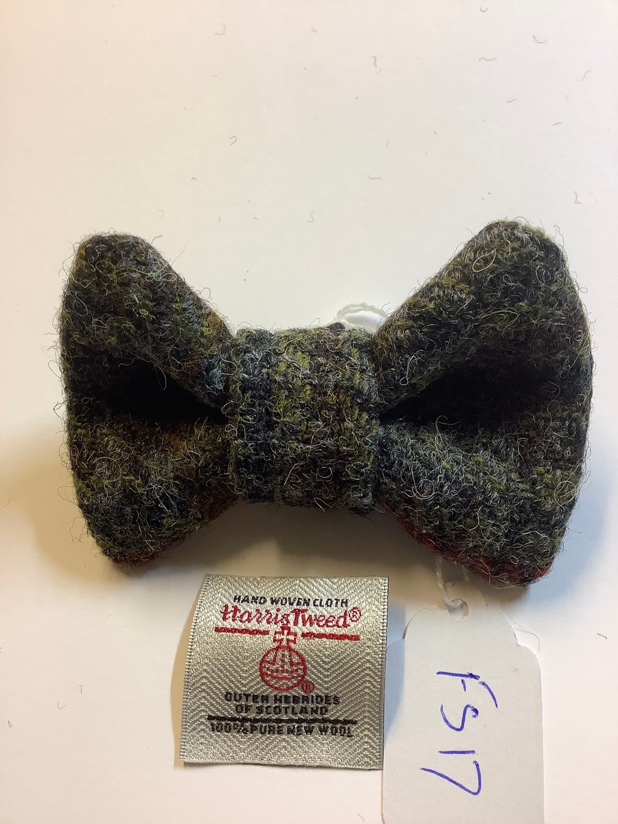 Harris Tweed Dog Bow Tie, Kahki Green, Black  ,over the collar bow tie S