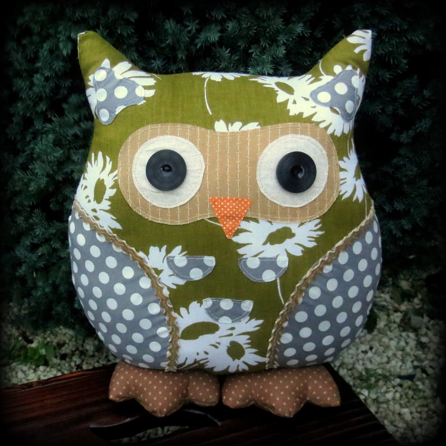 SALE!!!   Harmony.  A large owl cushion.  Vintage 1960s cotton linen mix fabric.