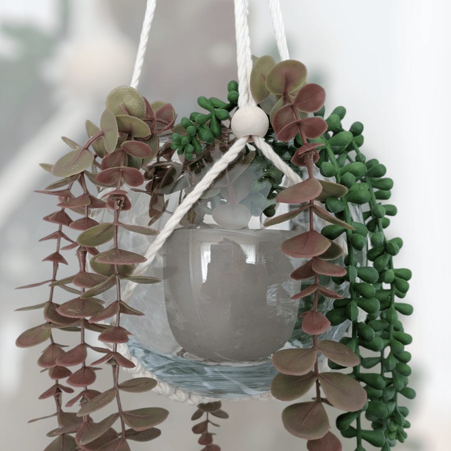 Adjustable Indoor Minimilistic Plant Hanger Without Tail