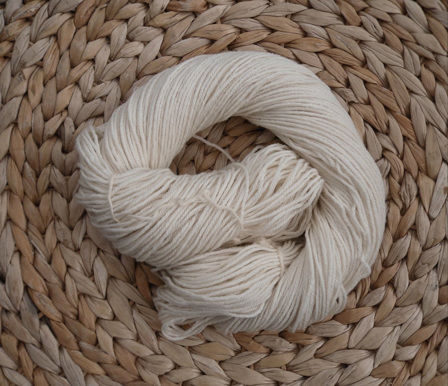 Aran superwash merino yarn , 100% wool ,100 gram hank