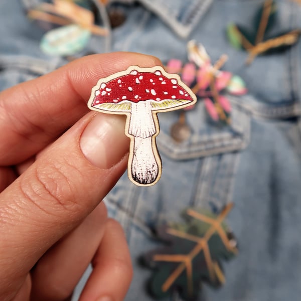 Toadsttool wooden pin badge, amanita muscaria brooch, wild mushroom.