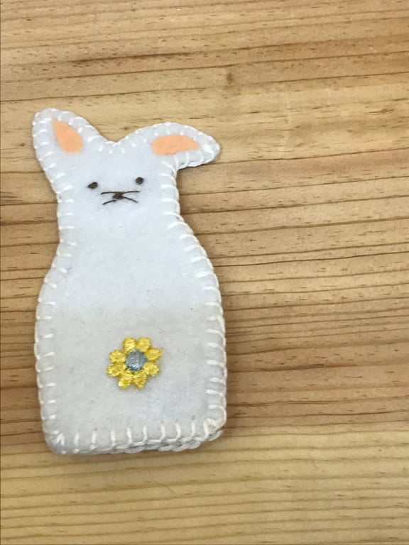 White Rabbit Finger Puppet. (092)
