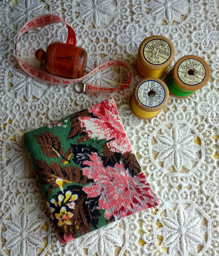 "Joyce" needle case