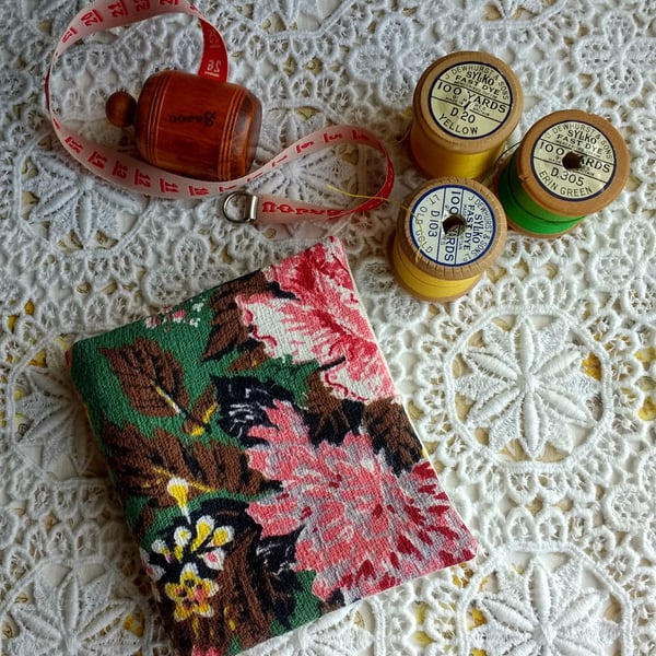 "Joyce" needle case