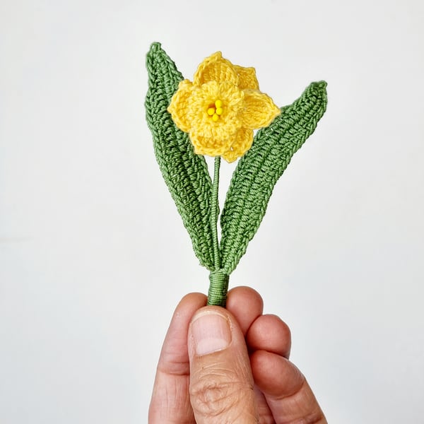 daffodil brooch 