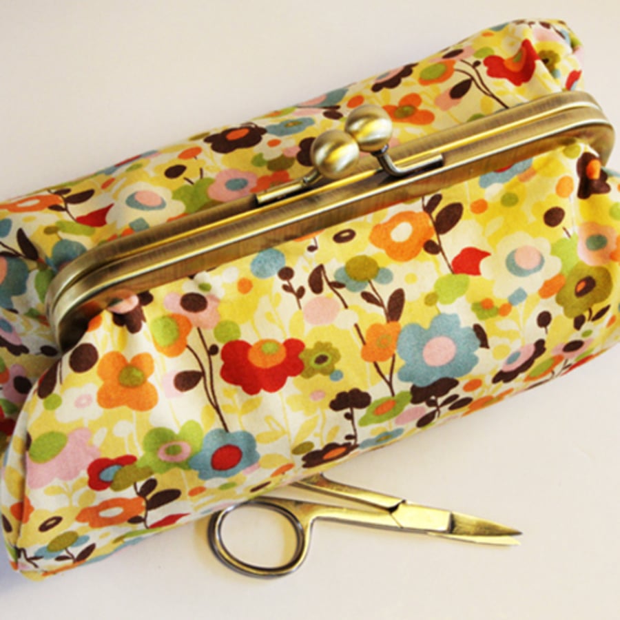 Moda Wonderland Clutch Bag  Make up Purse