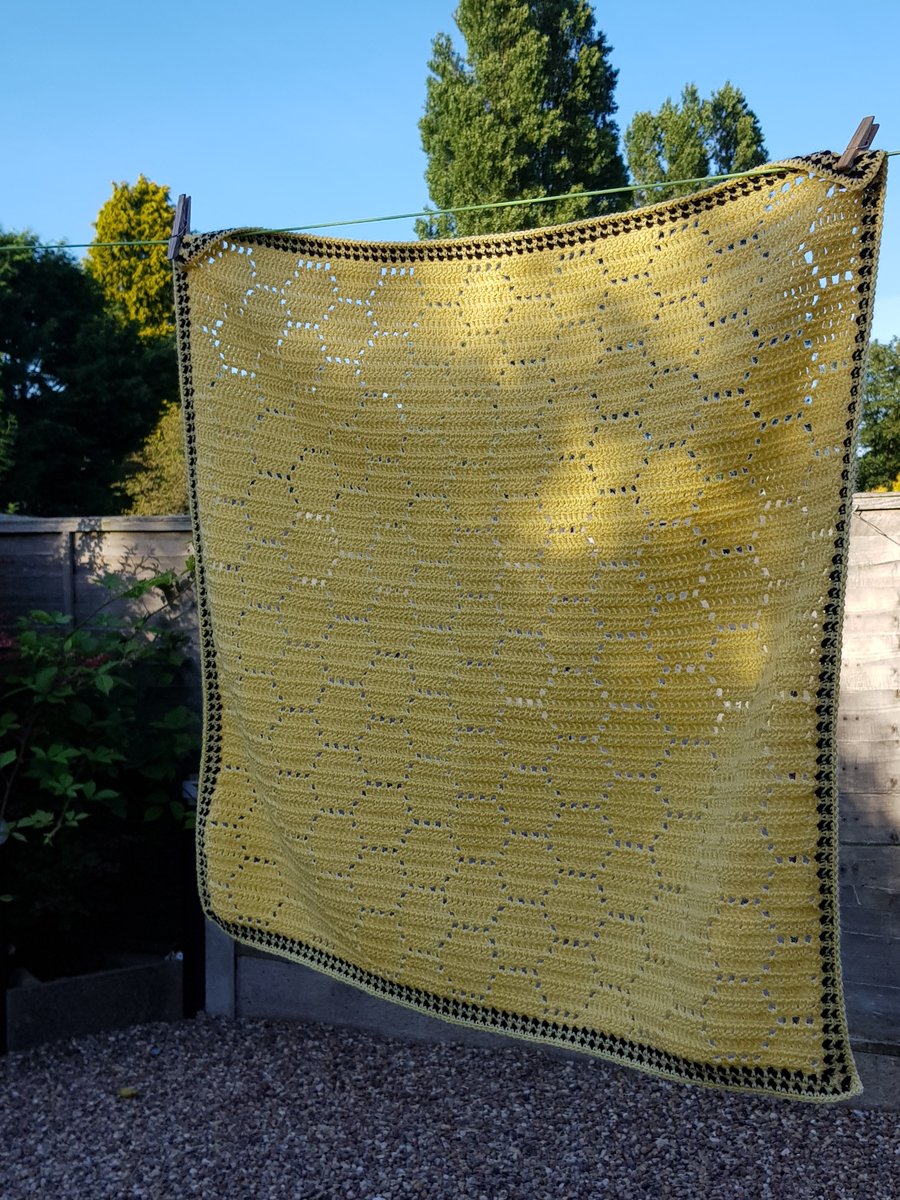 Crochet hexagon baby blanket