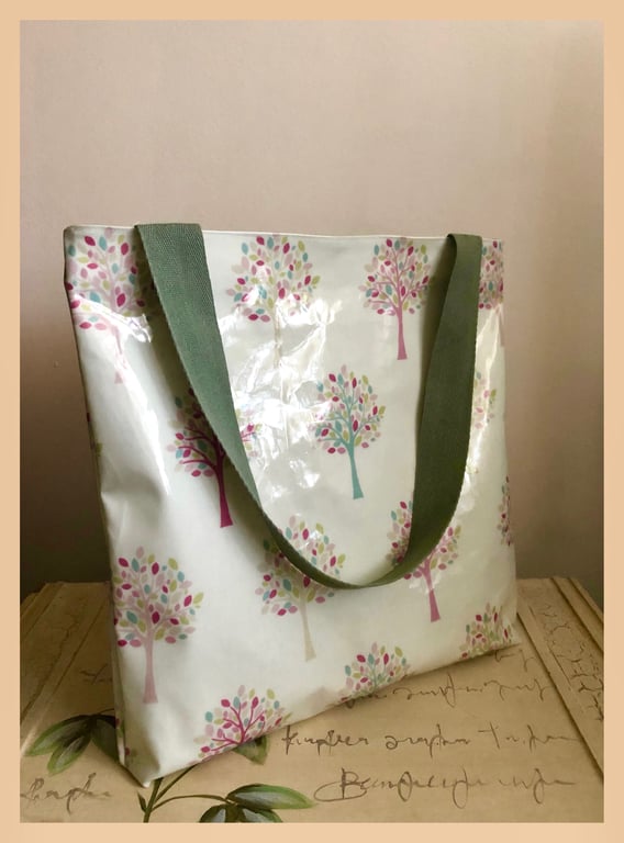 Oilcloth tote bag with recessed zip in Pink Orchard