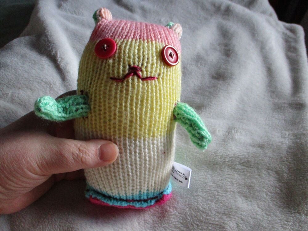 Rainbow Striped Pale Yellow Face Midi Kitten Cat with Red Eyes Knitted By KM