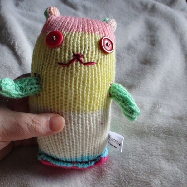 Rainbow Striped Pale Yellow Face Midi Kitten Cat with Red Eyes Knitted By KM