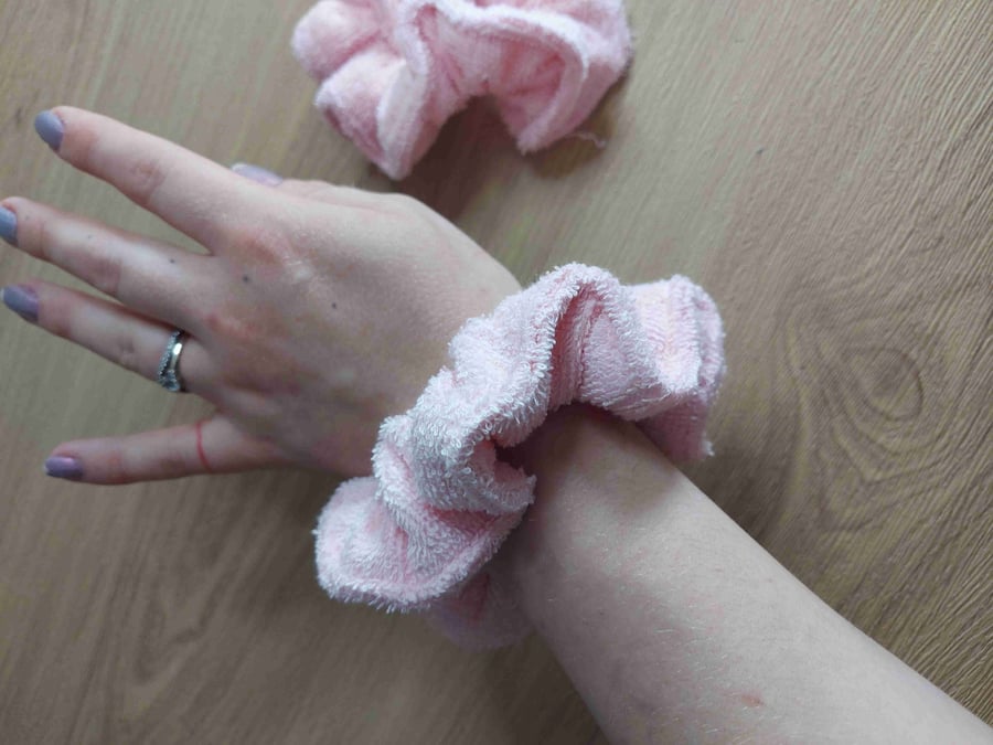 Towel hair scrunchie pink