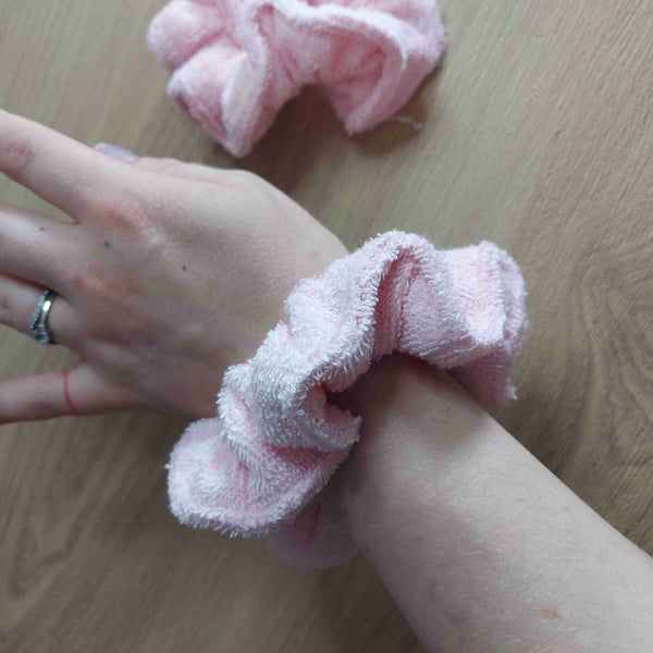 Towel hair scrunchie pink