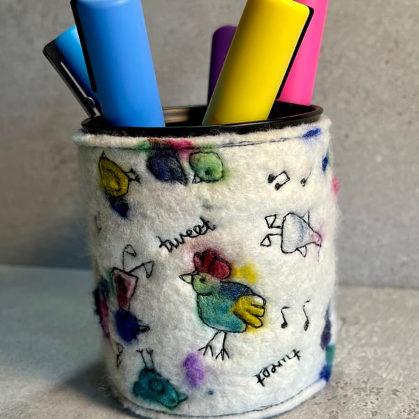Crazy birds pen pot