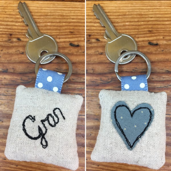 Gran keyring - Love heart in blue spots - embroidered linen and lavender