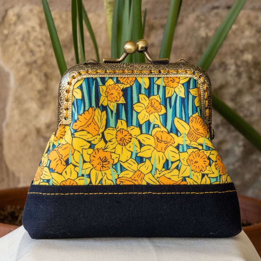 Coin purse, Liberty lawn in daffodil print & Essex Linen, frame or kisslock