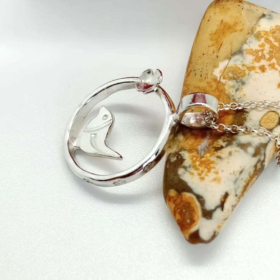 Robin Bird Necklace Circle pendant with flower detail sterling silver Hallmarked