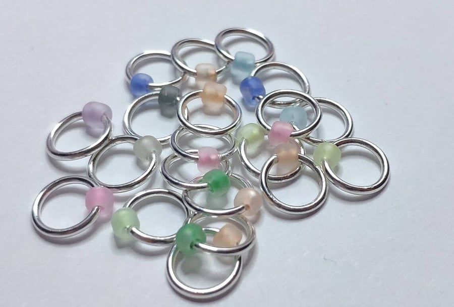 Glow in the dark stitch markers for knitting