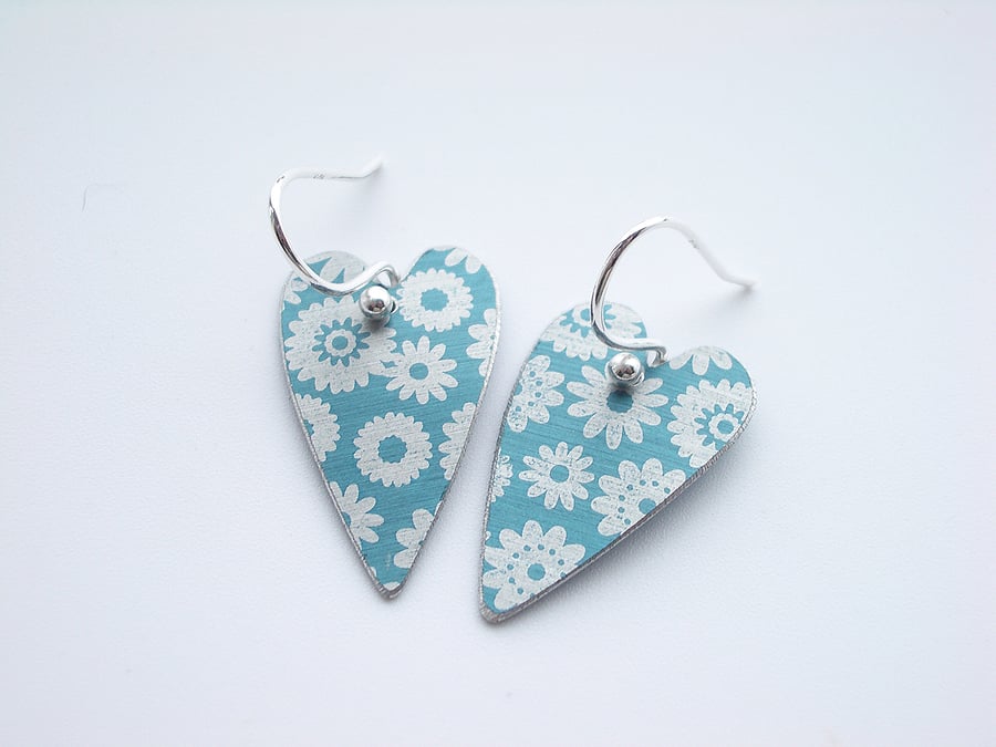 Heart earrings in blue with printed flowers